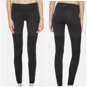 Beyond Yoga Legs for Days Yoga Legging Full Length Mid Rise Ruched Leg Black S